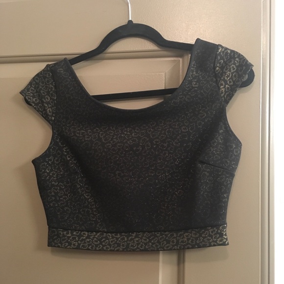 Crop Top - Picture 1 of 2